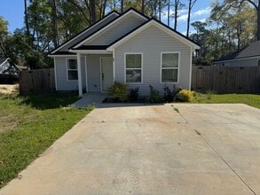 Building Photo - Attention to Detail Sets this 3/2 Rental Apart in Wakulla