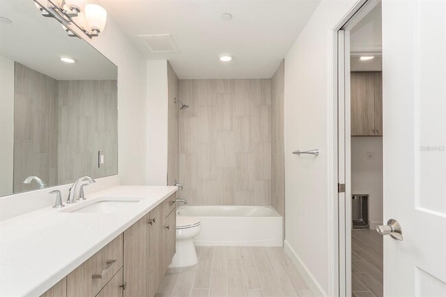 Building Photo - 125 Island Way