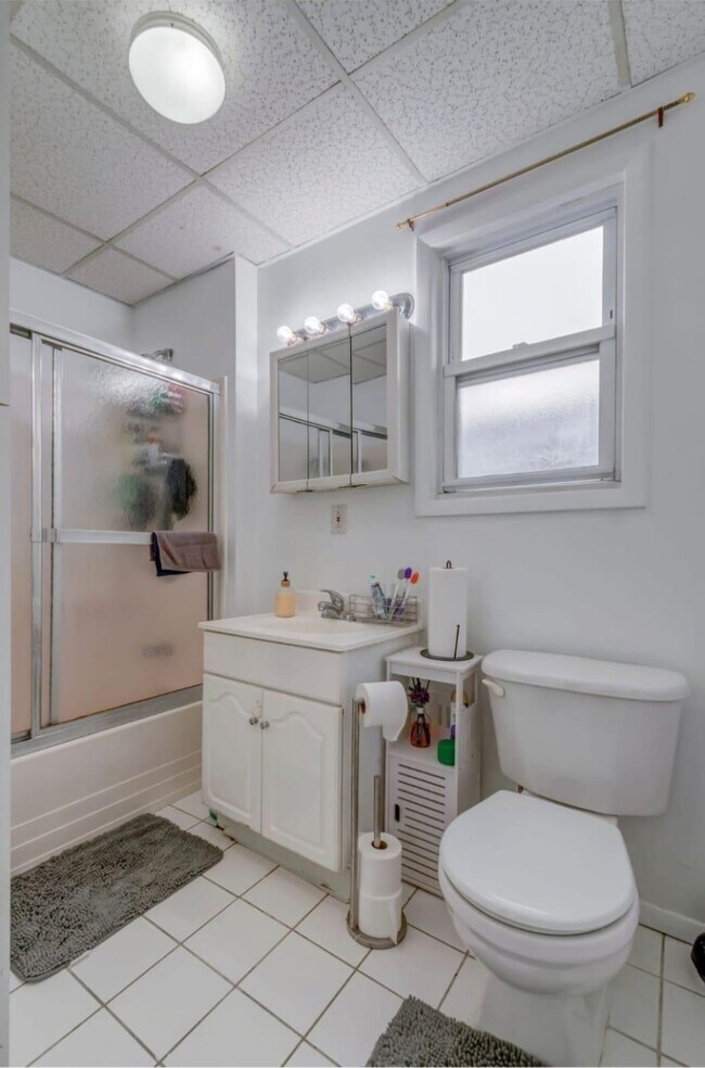 Building Photo - 128 W 20th St