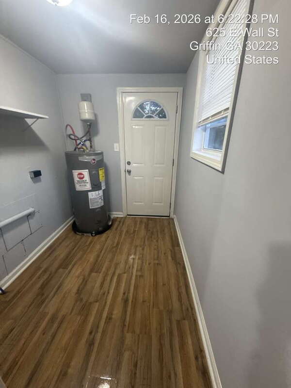 Building Photo - 625 E Wall St