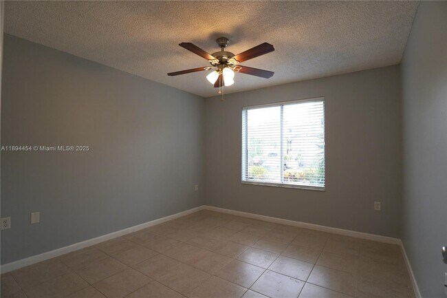 Building Photo - 7106 Glenmoor Dr