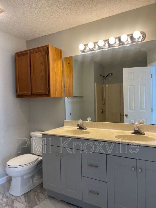Building Photo - 1504 Randall Park Dr