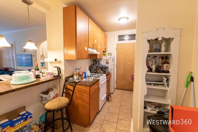 Building Photo - 1618 W Farwell Ave