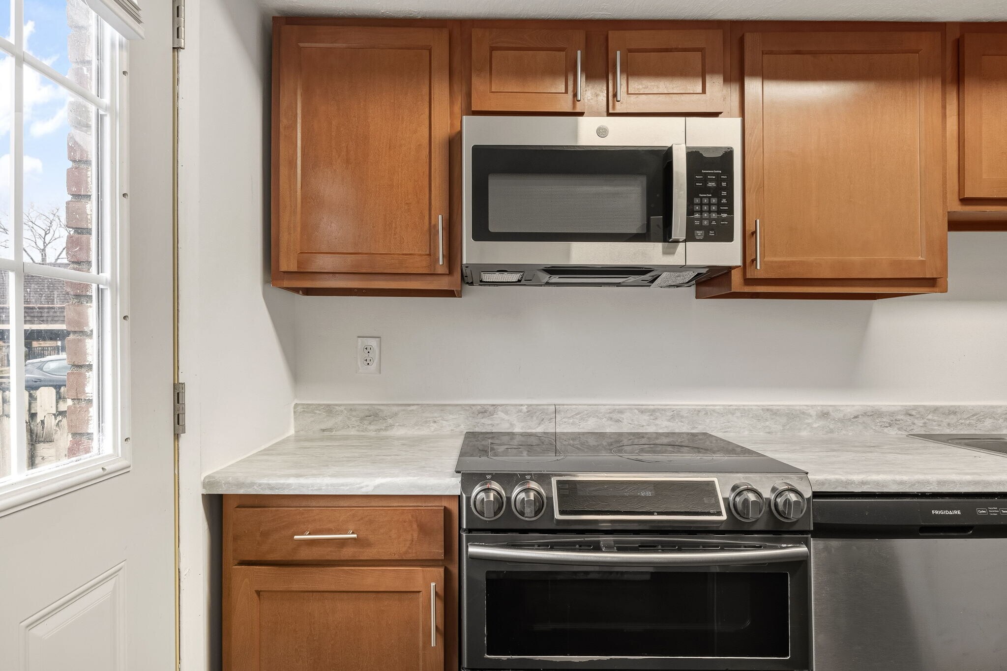 Building Photo - 7488 Country Brook Dr