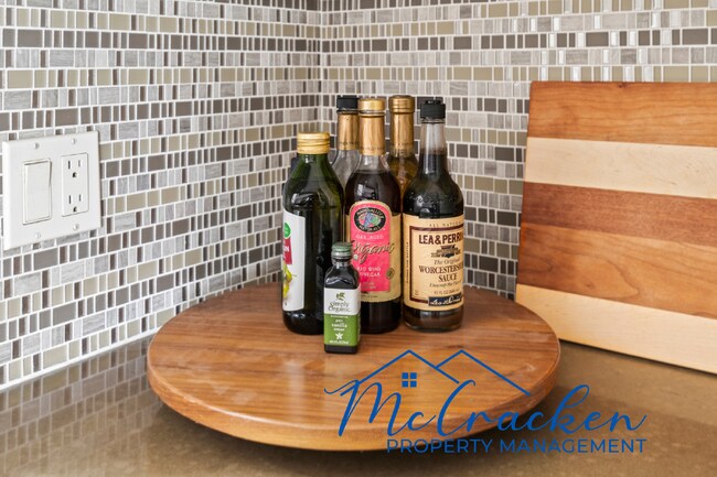 Building Photo - Fully furnished, pet-friendly, and available for mid-term stays with a 30-day minimum