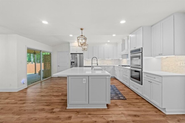 Building Photo - 5512 Delwood Dr