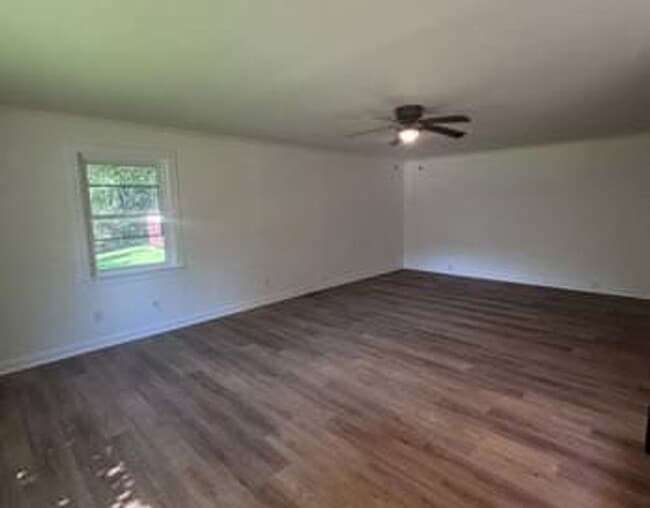 Building Photo - 600 Park Ln