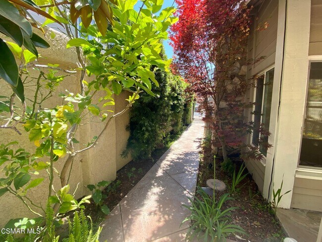 Building Photo - 4555 Tam O Shanter Dr