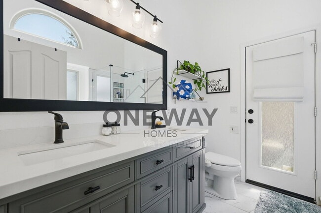 Building Photo - 1307 E Century Ave