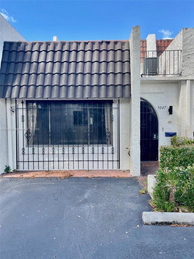 Building Photo - 9007 SW 62nd Terrace