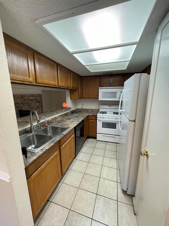 Building Photo - 318 W William Cannon Dr