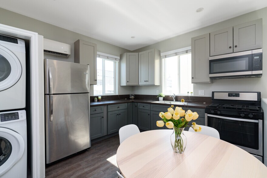 Building Photo - 1164 W 24th St