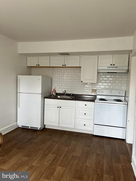 Building Photo - 3 N State St