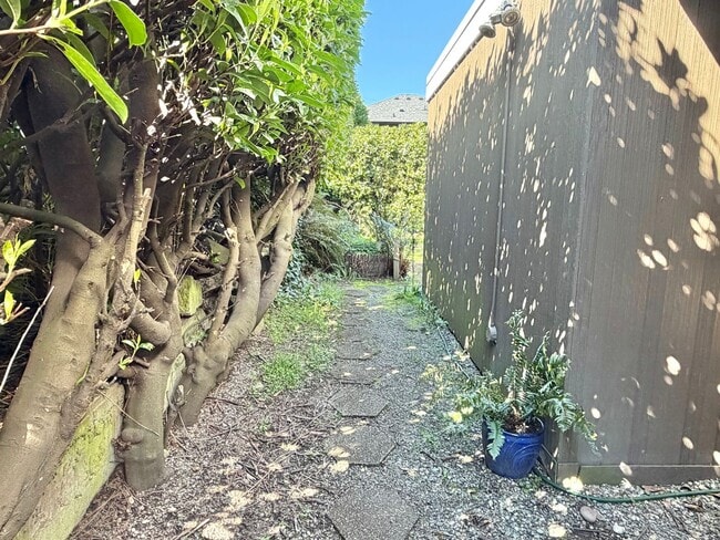 Building Photo - 2711 4th Ave N