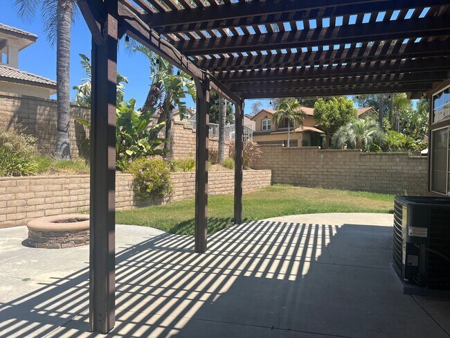 Building Photo - 4 Bedroom/2.5 Bath Home with Pool in Chino...