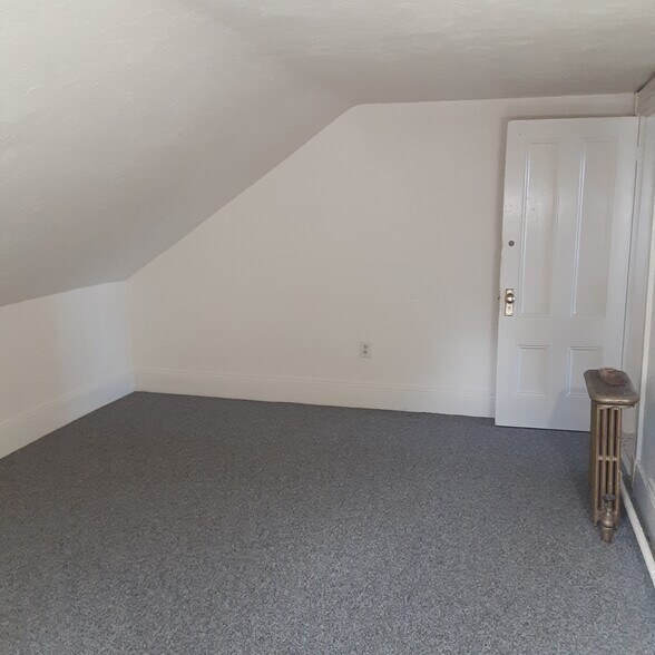 Building Photo - 105 Somerset St