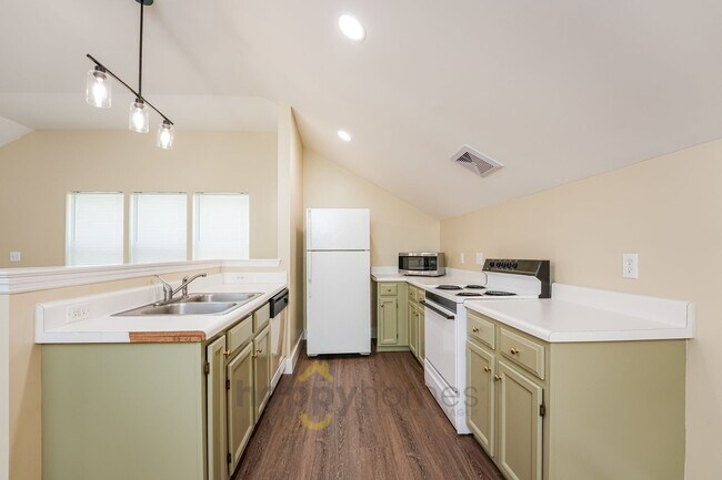 Building Photo - 2 Bed 2 Bath on Johns Island