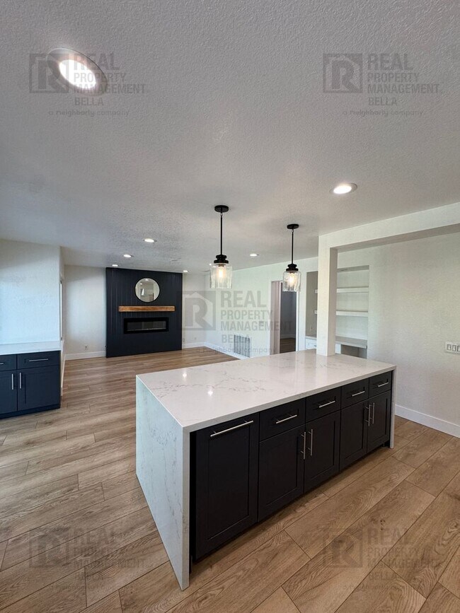 Building Photo - Resort-Style Living in Temecula – Pool Home with Designer Upgrades & 3-Car Garage