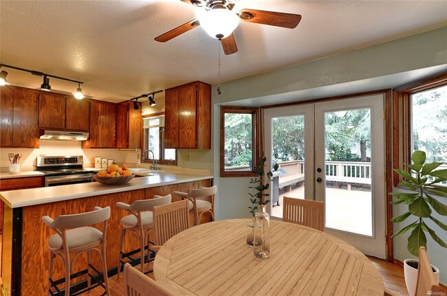 Building Photo - Versatile 3-Bedroom Silver Lake Home with ...