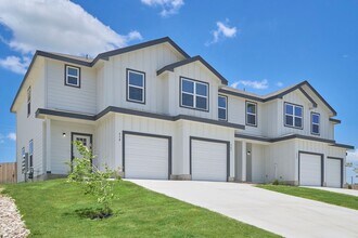 Building Photo - Hunters Ranch Beauty! 3 Bedroom 2 1/2 Bath Townhome