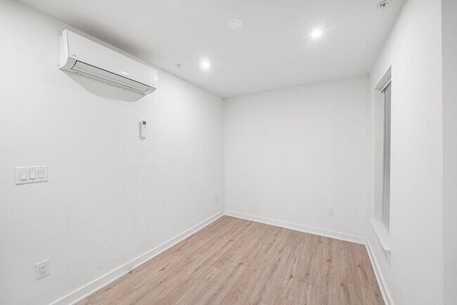 Building Photo - 933 N 29th St