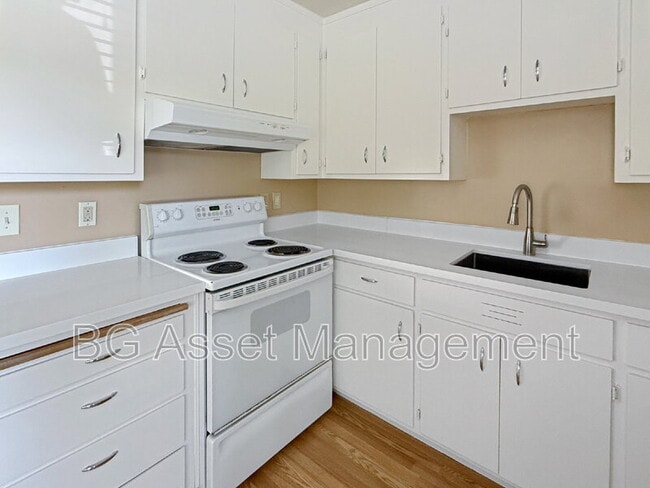 Building Photo - 121 Eddy St