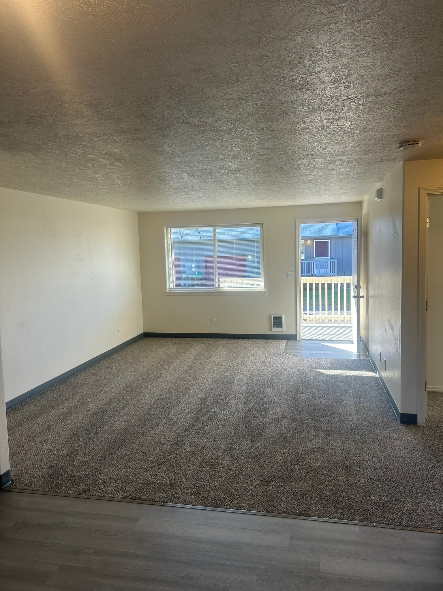 Building Photo - 935 NW Cains Rd