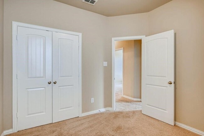 Building Photo - 2753 Calmwood Dr