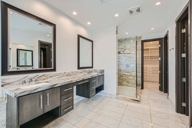Building Photo - 729 Pinnacle Heights Ln
