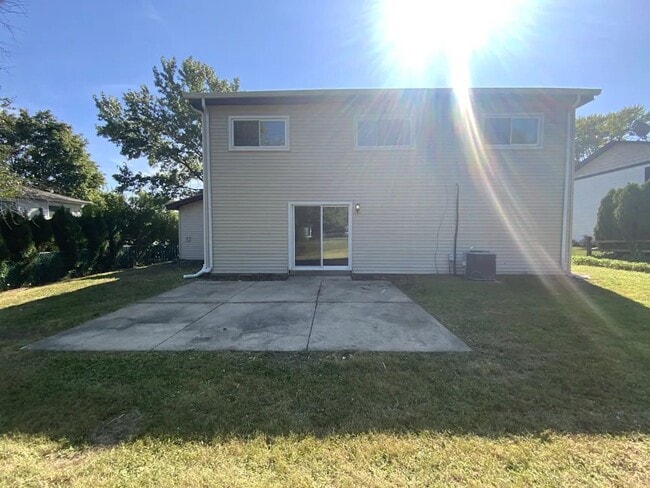 Building Photo - 500 E Weathersfield Way