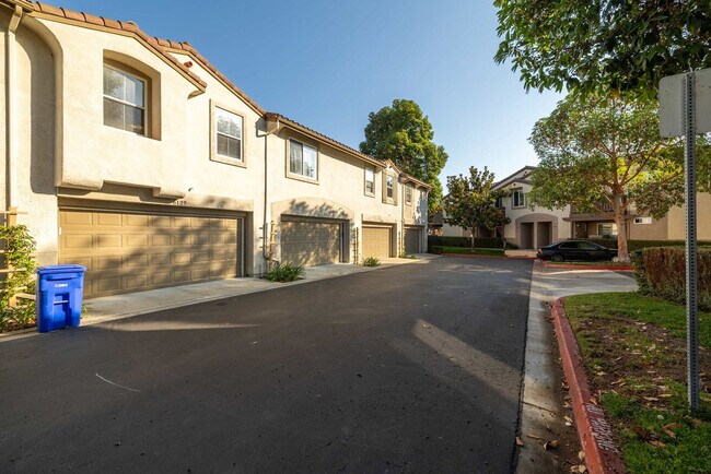 Building Photo - 2983 Paseo Almiar