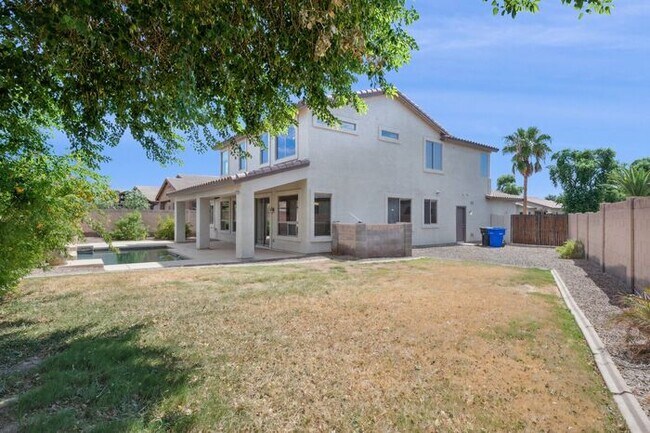 Building Photo - Beautiful 4 bedroom three bath home!