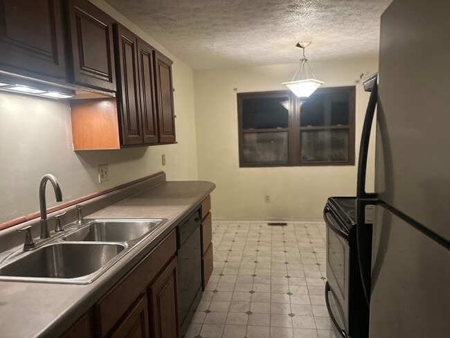 Building Photo - 2 Bedroom Close to I-81
