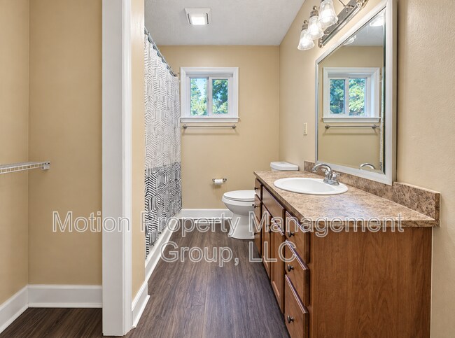 Building Photo - 1205 Fairway Dr SW