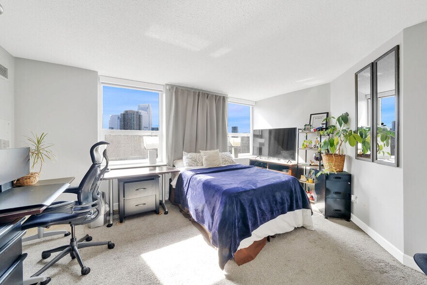 Building Photo - 545 N Dearborn St