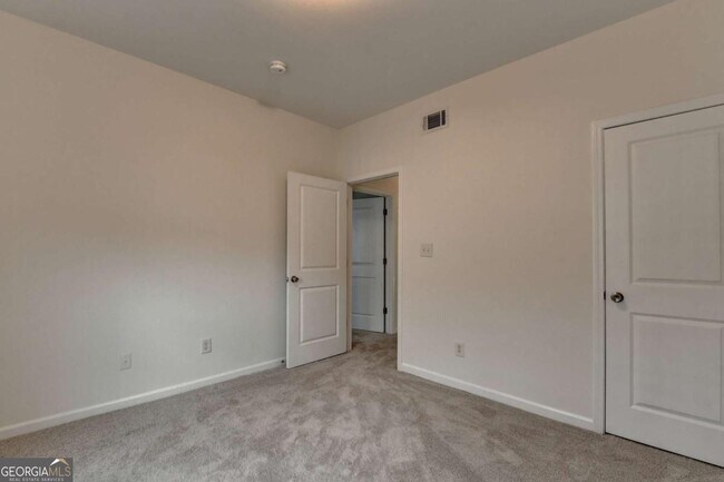 Building Photo - 979 Parkside Wood Ct