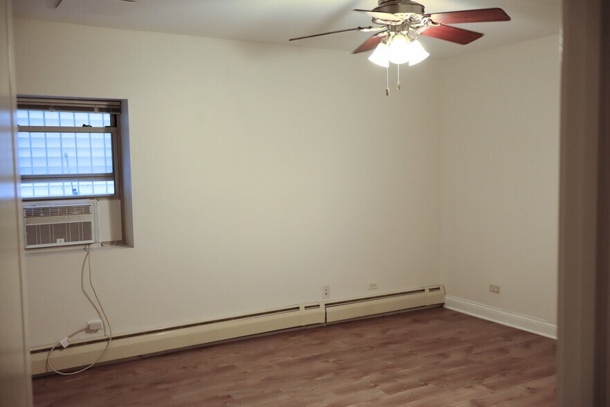Building Photo - 5412 S Drexel Ave