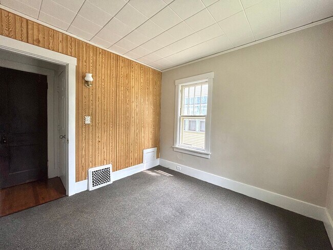 Building Photo - 819 Hoffman Ct