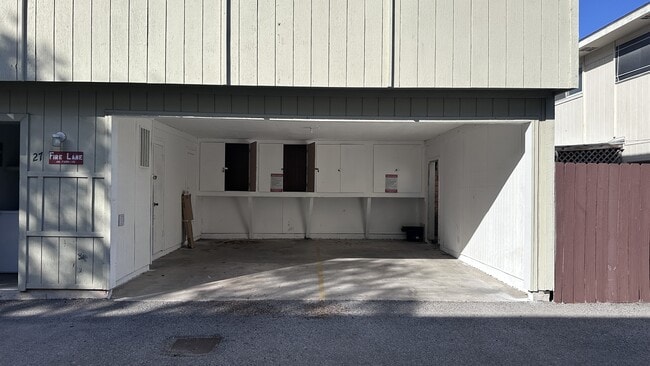 Building Photo - 1932 Hidden Way