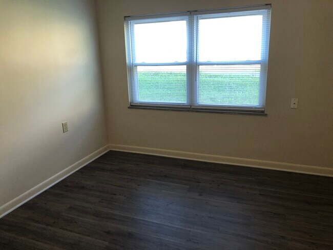 Building Photo - 886 Byron Ave