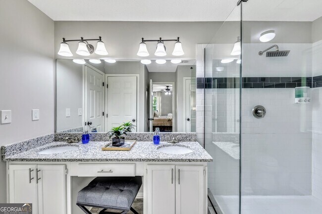 Building Photo - 4210 Lakes End Dr NW