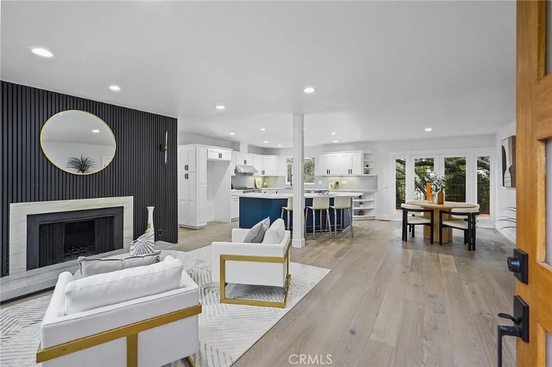 Building Photo - 21171 Colina Dr