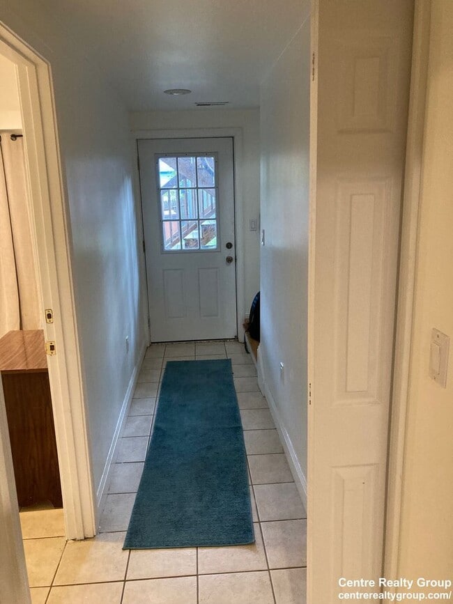 Building Photo - Amazing value two bedroom in Brookline