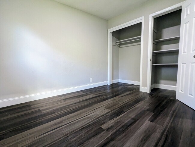 Building Photo - "Charming 2-Bed Upstairs Apartment in Moncrief Park – Cozy 700 Sq Ft with Modern Comfort!"