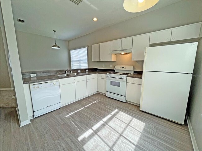 Building Photo - 24925 Vintage Ct