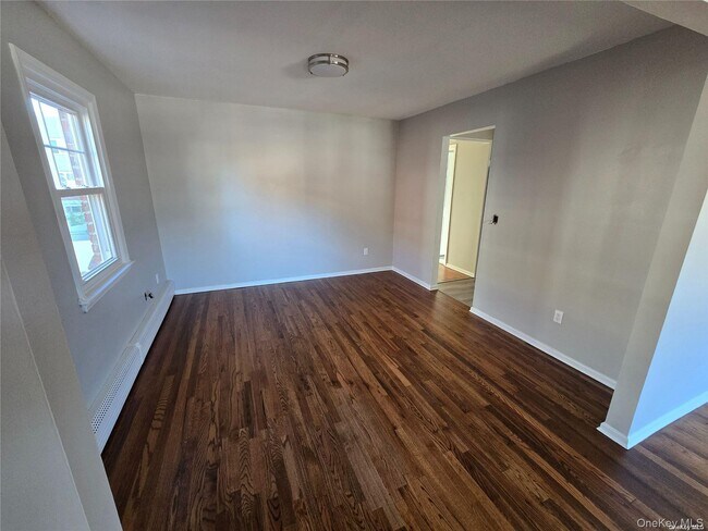 Building Photo - 70 E Valley Stream Blvd