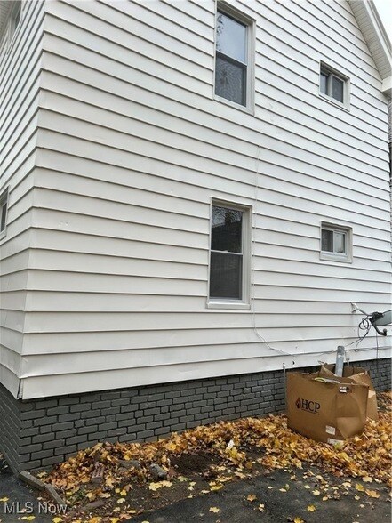 Building Photo - 15630 Holmes Ave