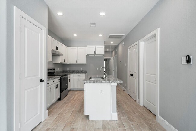 Building Photo - 4205 Elmwood St