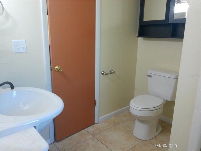 Building Photo - 209 Pinehurst Dr