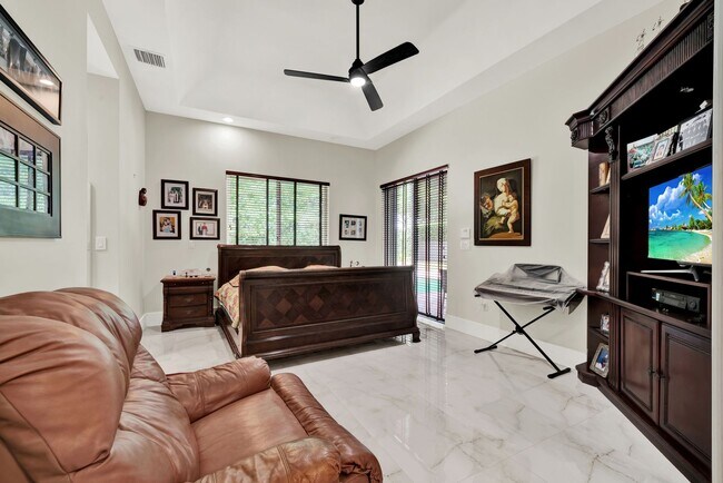 Building Photo - Elegant 4-Bedroom Pool Home in Exclusive G...